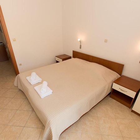 Matko'S Oasis Apartments Brela Ngoại thất bức ảnh