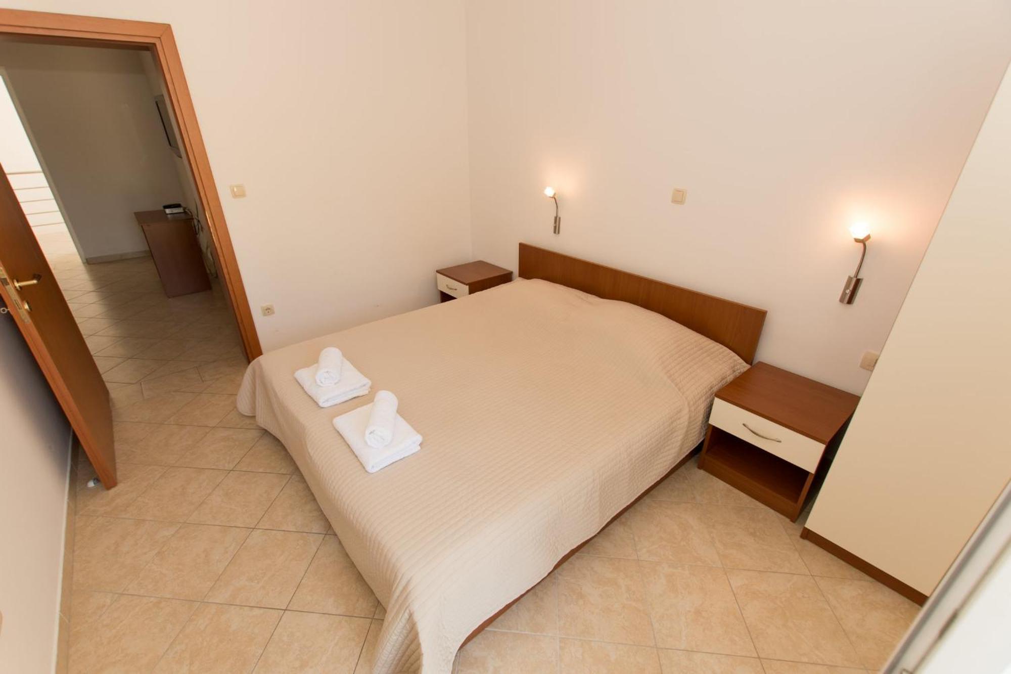 Matko'S Oasis Apartments Brela Ngoại thất bức ảnh
