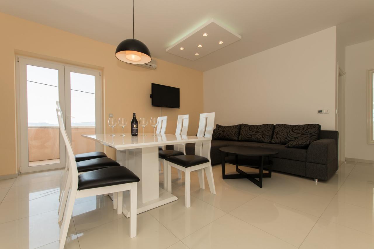 Matko'S Oasis Apartments Brela Ngoại thất bức ảnh